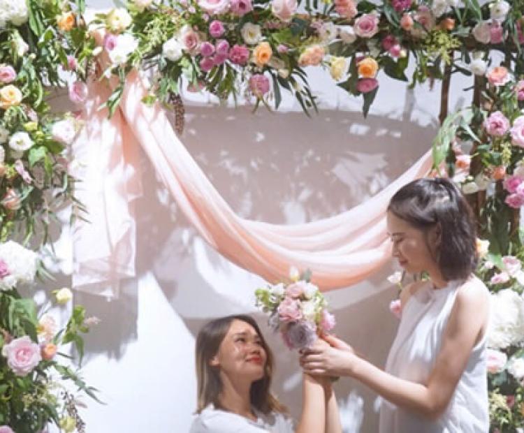 青島華睿源科技有限公司為鮮花花藝客戶提供商城開發(fā)與運維服務(wù)。